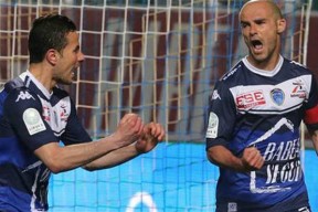 赛后克里夫兰骑士备战法甲，主帅复盘细节曝光，目标明确，轮换策略成焦点(女骑士的末路克劳蒂娅)-九游体育下载